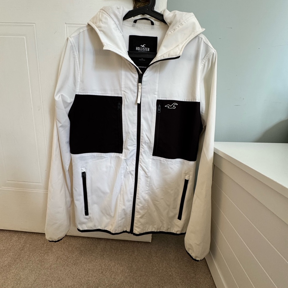 Hollister Men's White and Black Windbreaker